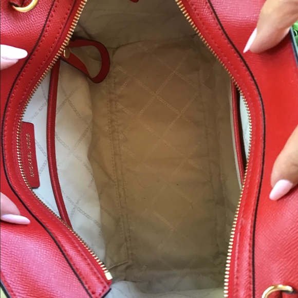 Red Micheal - Picture 6 of 8